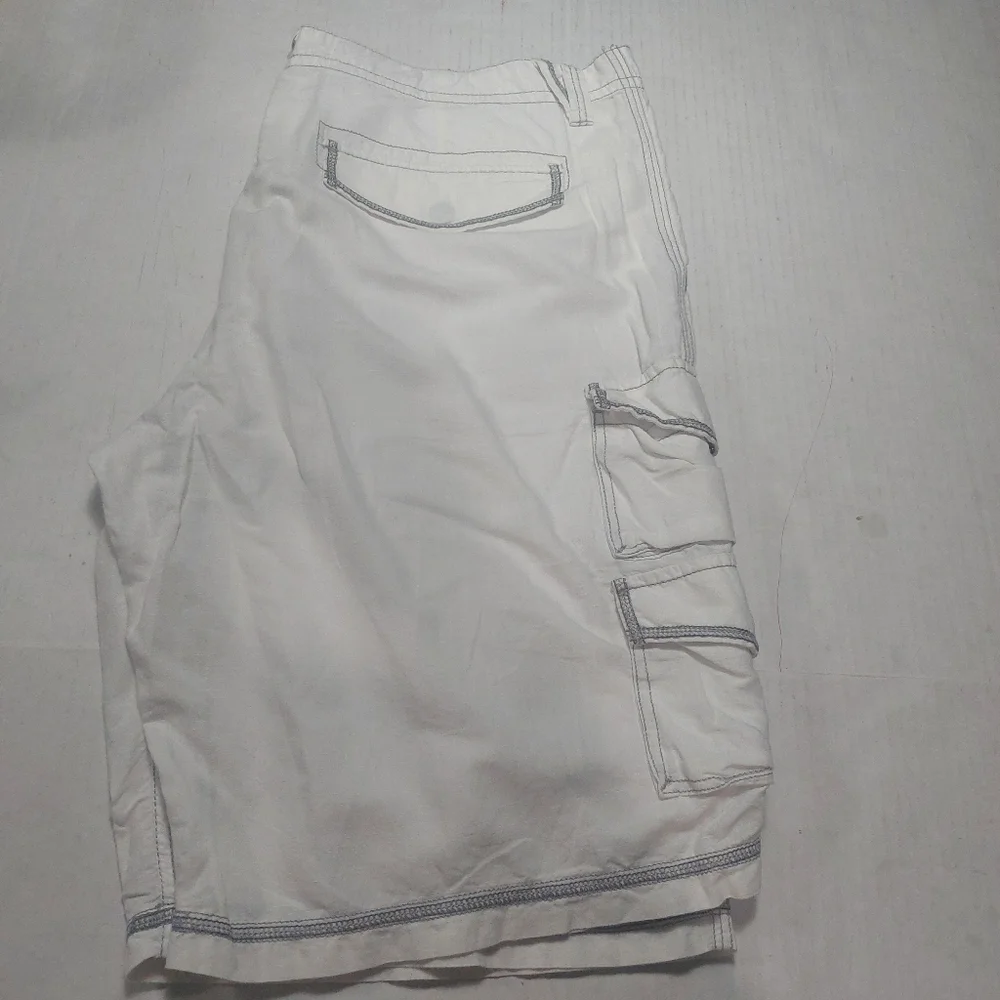 I.N.C International Concept Men's White Shorts Size 40.